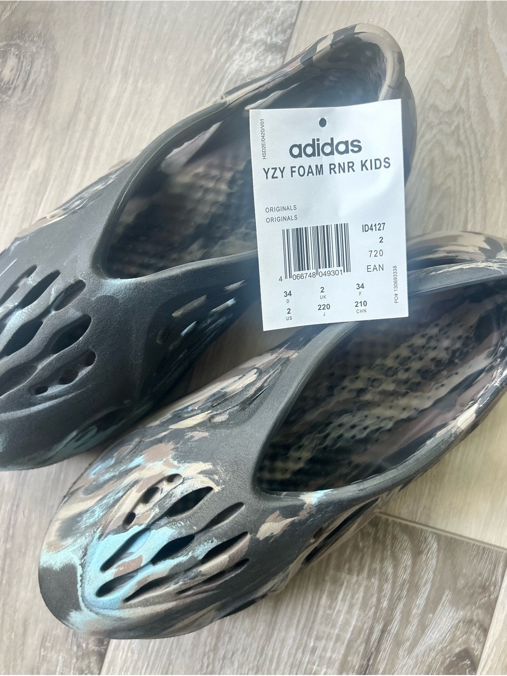 Adidas YZY Foam RNR Kids in Black with Teal Accents - Picture 10 of 10